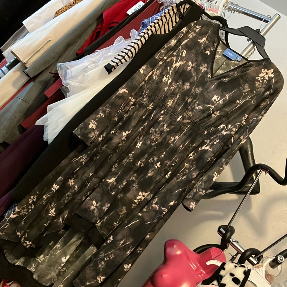 Ladies, beautiful dress size large by simply Vera, Vera Wang